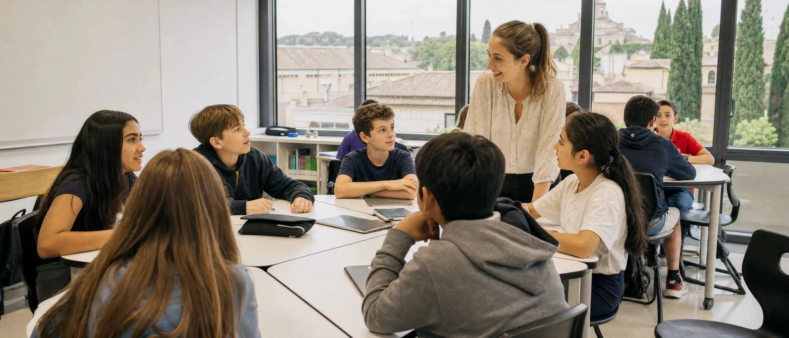 Flexible learning furniture for Italian schools with adaptable student tables chairs and collaborative classroom layouts